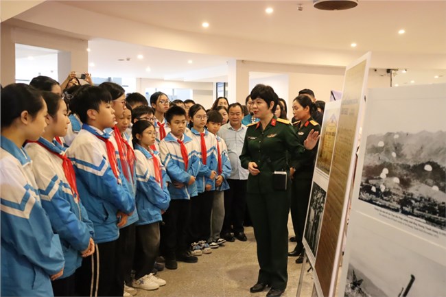 Khơi dậy tình yêu lịch sử cho học sinh bằng trải nghiệm thực tế (02/04/2024)